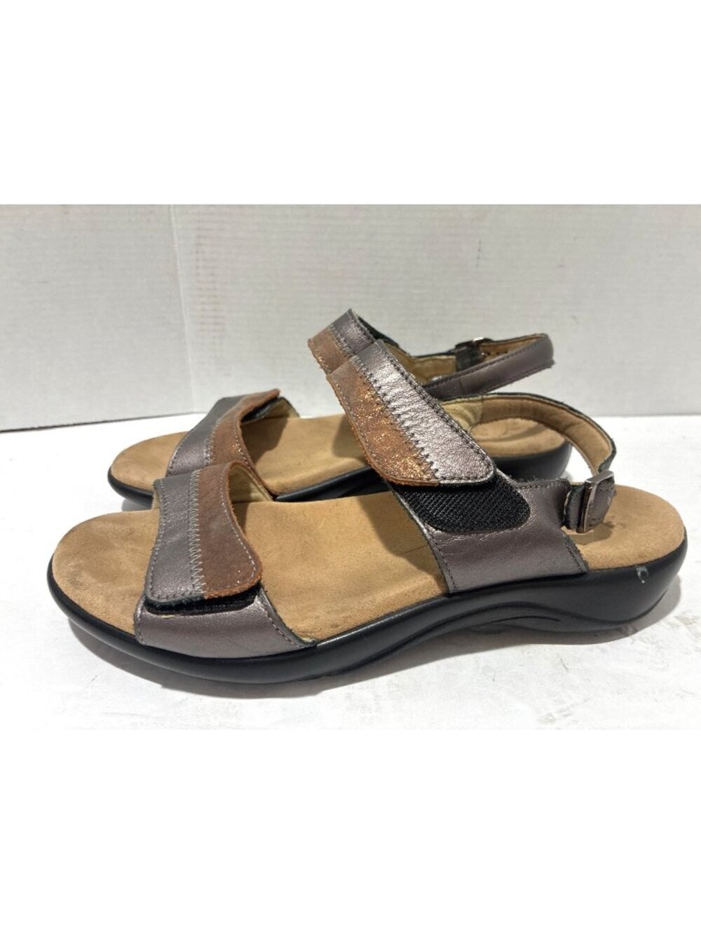SAS Nudu Womens sandals two-toned leather straps hook & loop open toes size 7.5